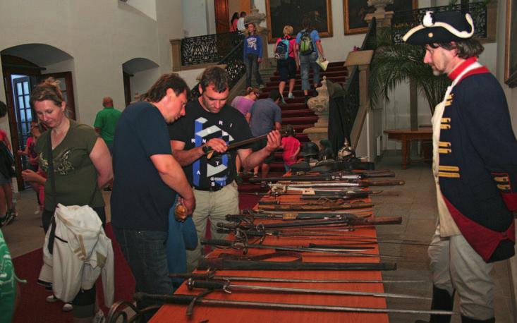 Zprávy Muzejní noc otevřela dveře i k pracovníkům restaurátorských dílen (foto Milan Karásek) Meče, šavle, kordy, dýky, muškety, křesadlové pušky, perkusní předovky.