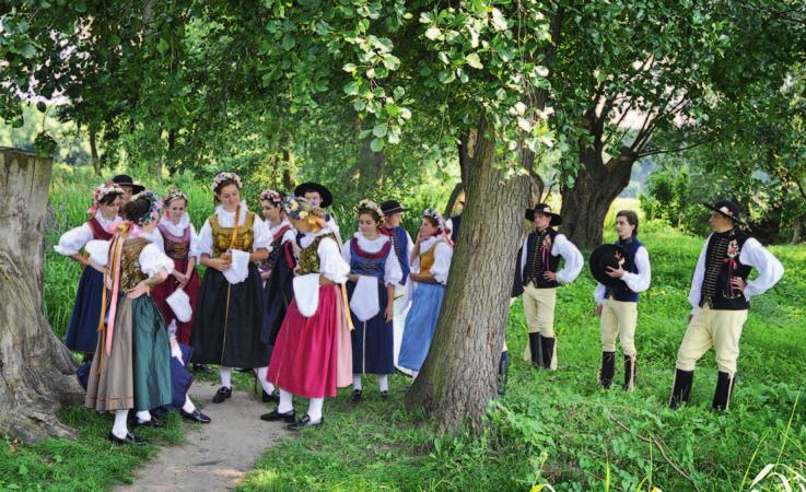 Zprávy Rekonstrukce krojů pro obec Vranovice z období před polovinou 19. století (foto Dagmar Sedláčková) Ani jedno ani druhé. A proč? Neboť se jedná o daleko hlubší myšlenku a složitější proces.