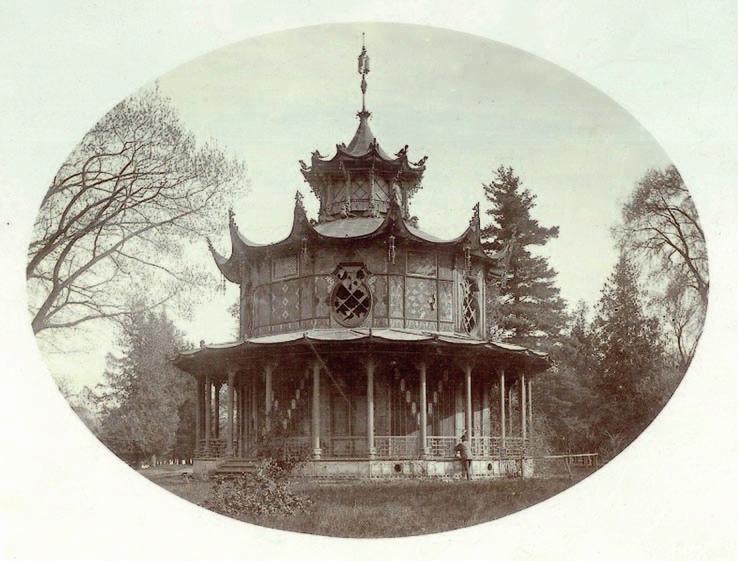 Historie Dezolátní stav pavilonu před jeho demolicí v roce 1892 (uloženo na státním zámku Lednice) inženýra-architekta a správce adamovských železáren Karla Rudzinského (MAPPA/ Des Hochfürstlich