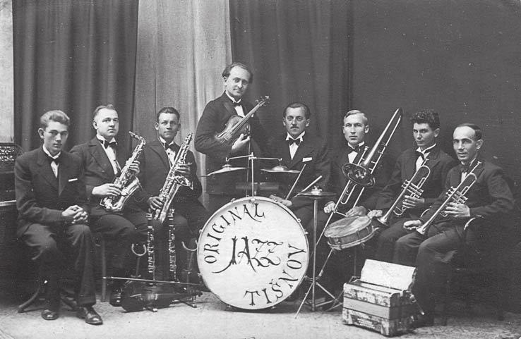 Ve své rodné obci pak působil jako kapelník dechové hudby a současně byl i členem komorní jazzové hudby v Tišnově. Jugoslávská plukovní hudba.