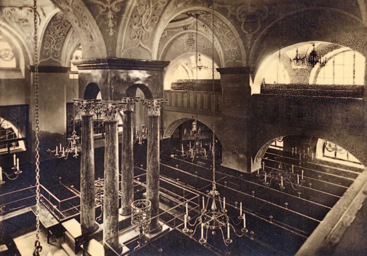 Historie Arno Pařík Restaurování hebrejských nápisů ve Staré synagoze v Mikulově Interiér Staré synagogy pohled z galerie, foto Bruno Wolf, 1936 (archiv Židovského muzea v Praze) V červnu 2014 byl