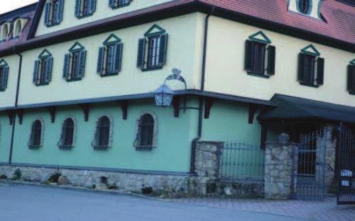 Obrázek č. 49 Vstup do zámku Zámek Uherský Brod Zámecká budova byla postavena na přelomu 17. a 18. století dle návrhu D. Martinelliho. Barokní lovecký zámeček zde postavili Kounicové.