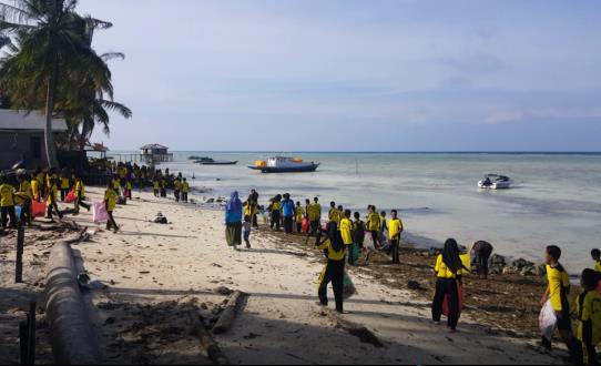 Berau na třetím ostrově. Po Bilang-bilanganu a Mataze dnes chráníme želvy i na Derawanu.