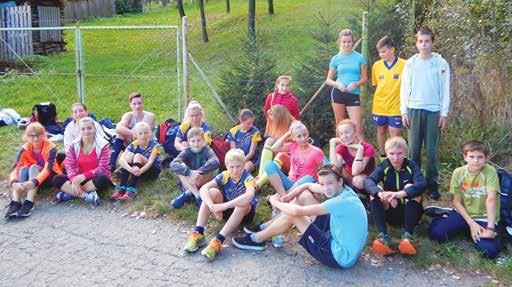 17 2017 / 1 č. 83 Veslařský kopeček 2016 Trnavský vrch, okresní přebor v přespolním běhu Chladné, deštivé počasí letos 5. října provázelo závodníky v Trnavě.