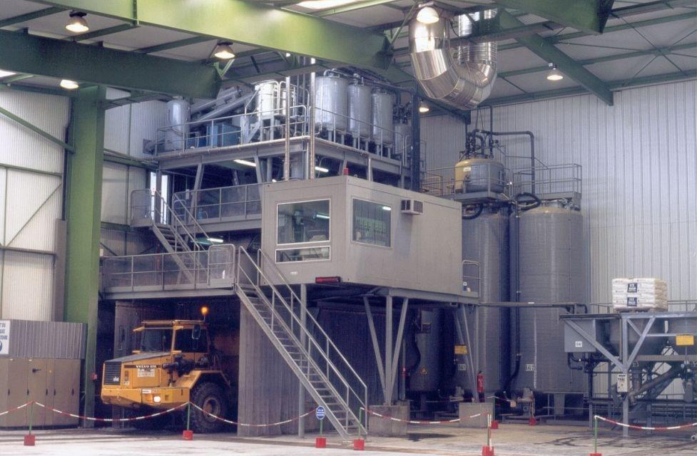 Typ MSL-15 je mobilní solidifikační jednotka s výkonem až 15 t/hod, zpracovává odpady tuhé se zrnitostí max. 20 mm (stavební drtě, struska, popílky, hlušiny), odpady rypatelné (vlhkost max.