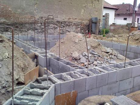 a tunel debnenia c) Ovládať predpisy montáže a demontáže špeciálneho debnenia d) Nácvik pracovných postupov montáže a demontáže špeciálneho debnenia Teoretické východiská: 1.