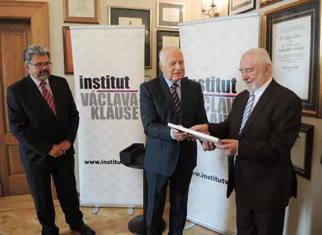 říjen / 2017 NEWSLETTER NEWSLETTER říjen /2017 Jiří Weigl: Výroční cena IVK za rok 2017 Václavu Pavlíčkovi Václav Klau: Rezolutní NE hrátkám migrací Ivo Strejček: Beznaděj britké politiky Otázka IVK: