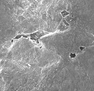 Obr.9 Povrchová creepová trhlina Fig.9 Creep surface crack Obr. Trhlina v místě pórů Fig. Crack located on pores Obr.11 Detail obr. Fig.11 Detail of Fig.