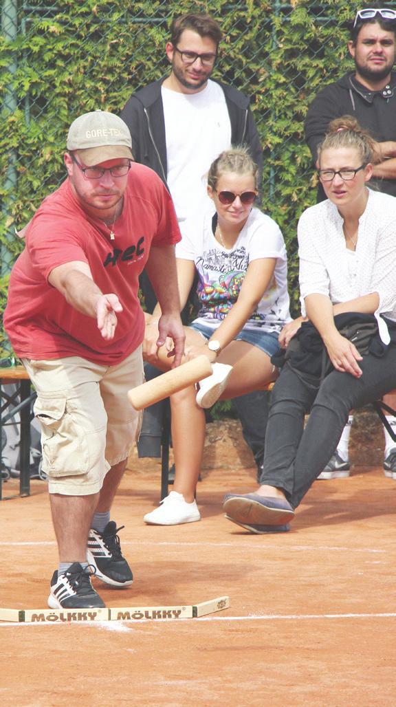 Felis, P. Zubec), 33. Jsme tu omylem (D. Hornát, N. Andrlová, Z. Kafková). Vítek Stejskal při hodu... Leoš Fiala Mölkky Na VII. otevřeném mistrovství ČR ve hře mölkky, které sobotu 8. 9.