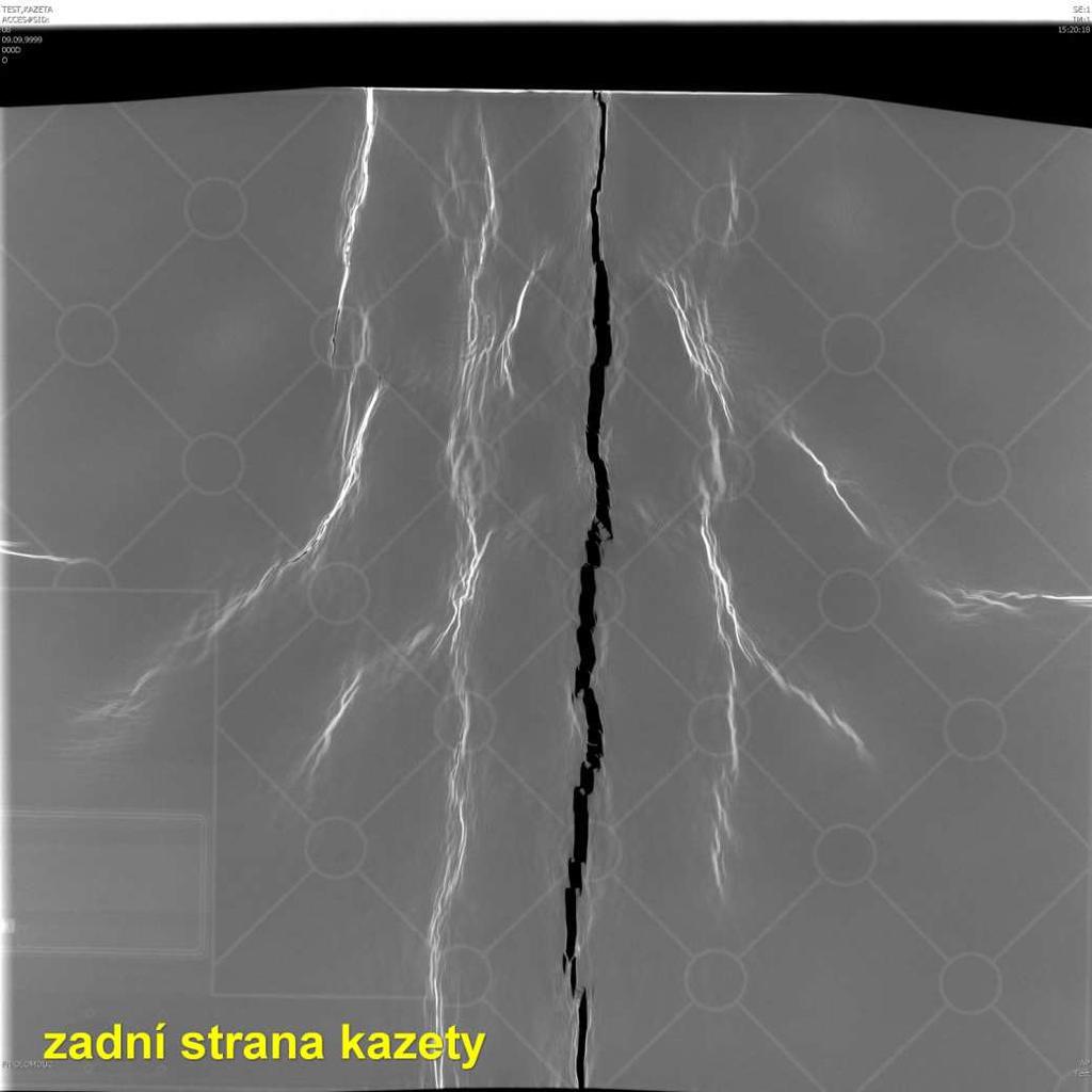 HLEDÁNÍ PŘÍČINY ARTEFAKTU posouzením drobných mechanických artefaktů v obraze byly vybrány dvě CR kazety po provedení snímků se