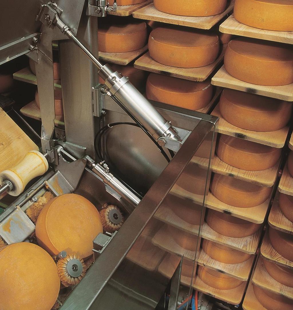 Cvičení 9: Kartáčování kotoučů sýra Poziční náčrtek Výroba sýra. Stisknutí prvního tlačítka způsobí vysunutí pístnice válce a vsunutí zábrany do cesty pohybujícímu se přisouvanému materiálu.
