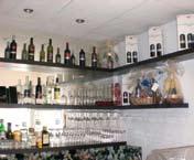 : 0903 911 977, 0905 911 977 : svahovitý pozemok, 1 600 m 2, Štítova ul., Devín. JZ orientácia, murovaná chata 121,5 m 2. Voda, elektr., žumpa. Možnosť kúpiť len časť pozemku. Cena: 245 000 EUR tel.