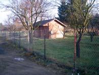 dispozičné riešenie. Pekná, tichá lokalita so zeleňou. Vymenené dvere, plastové okná, presklený balkón.