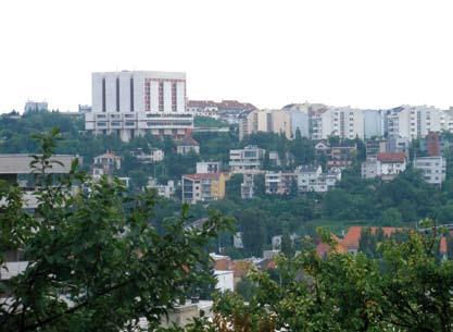 prostredníctvom petičnej akcie a silnej facebookovej Časť nového detského ihriska na Železnej studničke. skupiny.