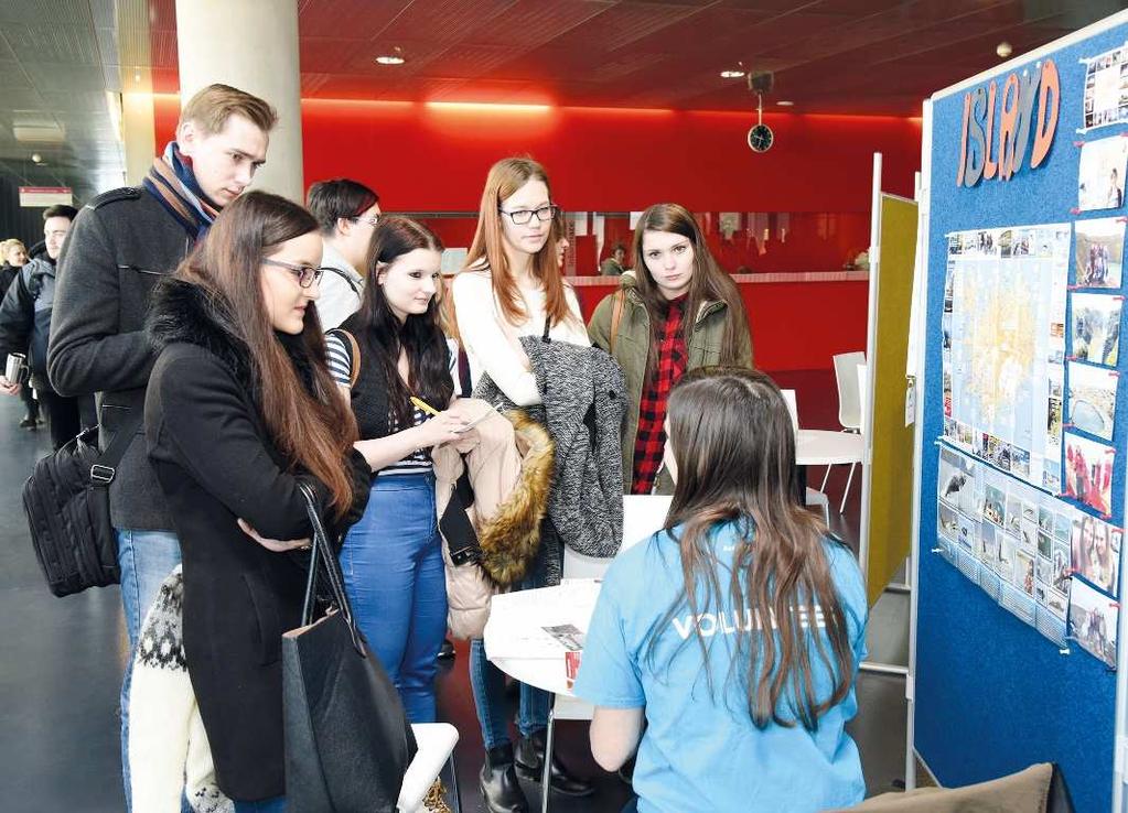 1. 3. 2017 se ve vestibulu naší fakulty pořádala akce Erasmus Day. 20. 24. 11.