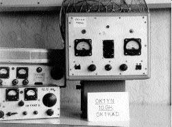 přijímač a několikastupňový vysílač. Dařilo se také OK1SO na 430 MHz. OK1VAK postavil v OK1KCB moderní zařízení pro 1250 MHz. Vysílač byl řízen krystalem, přijímač superhet s konvertorem.