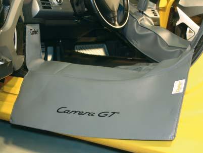 Carrera GT Potahy zadních bočnic a zadní části pro Carrera GT Optimální ochrana zadních blatníků a nárazníku. Třídílný set (lze spojit suchými zipy).