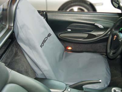 Jeden kus (univerzální velikost pro sedadla řidiče a spolujezdce). Vyrobeno z odolné šedé koženky, s če