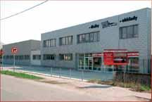 $ Predám malotraktor TK14, prerobený na servo riadenie s príslušenstvom, 100 % stav, tel.: 0908 170 802. $ Predám Škodu Forman vo veľmi dobrom stave, r.v. 1992, GO karosérie, nový lak, bord.