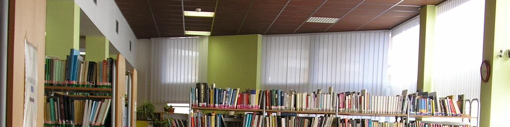 k registraci, půjčování a vracení knih, pracovníci výpůjčního protokolu zde poskytují referenční služby. V zadní části se nachází kancelář pracovníků knihovny oddělení katalogizace.