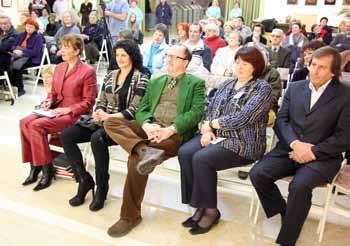 Glasilo občine Trzin Vlado Žabot v Trzinu Pisatelj s slovenskega roba Kultura Je predsednik Društva slovenskih pisateljev, samostojni književnik in predvsem romanopisec, čeprav je napisal tudi nekaj