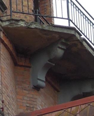 str. 14 KA/R Kamenná konzole 4 27 východního balkonu ks po odstránění desky zkontrolovat stav