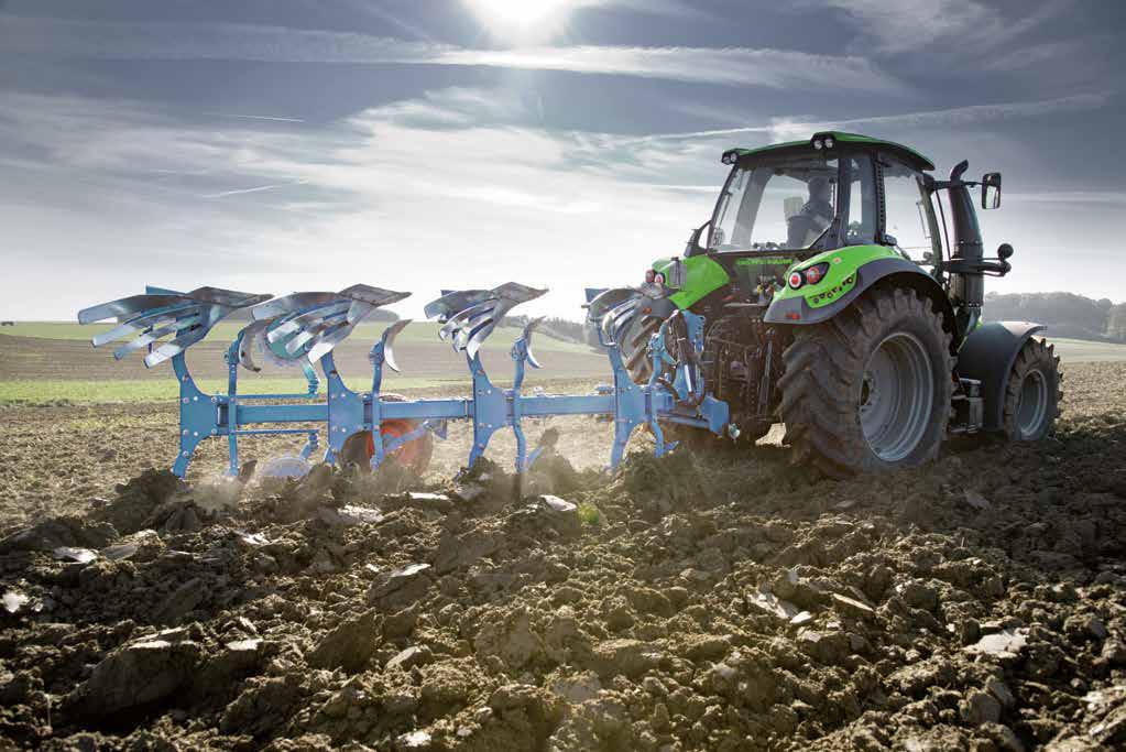 24-25 HYDRAULICKÝ SYSTÉM DOKONALÁ SOUHRA SÍLY A PRECIZNOSTI NEJLEPŠÍ HYDRAULICKÝ SYSTÉM VE SVÉ TŘÍDĚ Hydraulický systém sestává z čerpadla řízení o výkonu 42 l/min a hlavního hydraulického čerpadla o