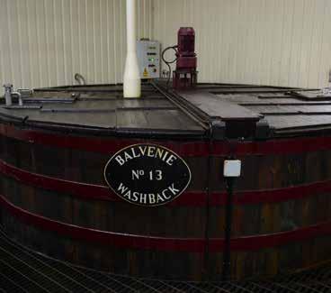 F E R M E N T A C E ( K V A Š E N Í ) Kvašení je důležitou částí výroby whisky, neboť během něj vzniká nejenom etanol, ale též široké spektrum chuťových a aromatických sloučenin.