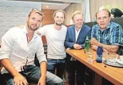 28 PETEK_26. 06. 2015 DRUŽABNA KRONIKA Sodobna poezija Andrej Kokot in Boštjan Soklič sta v soboto v Kavarni Vidic predstavila svojo sodobno glasbeno interpretacijo Prešernove poezije.