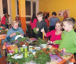 Strana 7 KALENDÁŘ AKCÍ NA ŠUMAVĚ prosinec 2017 duben 2018 Dlouhodobé akce do 22. 12.>VÁNOČNÍ TRH / Klatovy, muzeum / nabídka výrobků tradiční rukodělné výroby a lidových řemesel. www.muzeum.klatovynet.