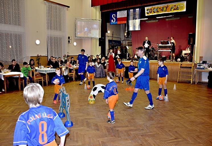 T.J. SOKOL SLATIŇANY ZAKONČENÍ ROKU 2016 Je již tradicí, že se koncem roku v slatiňanské sokolovně po ukončení tanečních kurzů opakují stejné a se zájmem navštěvované akce.