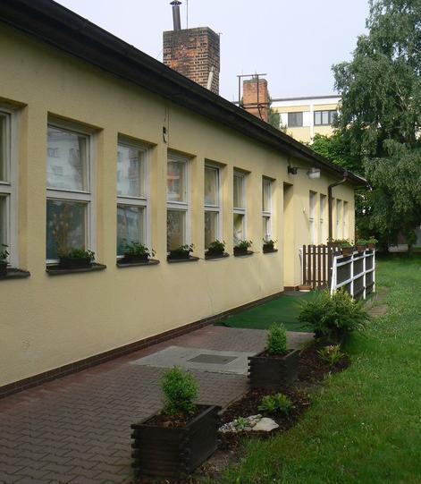 1. CHARAKTERISTIKA ŠKOLY 1.1. Stručná charakteristika školy Mateřská škola, základní škola a střední škola Daneta, s.r.o. byla založena v roce 1993 paní Mgr. Věrou Kosinovou.