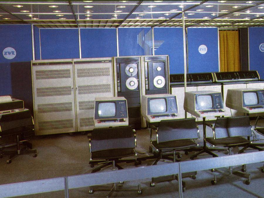 h) Úplne novým systémom, ktorý Výskumný ústav výpočtovej techniky v Žiline vyriešil a pripravil do výroby ako vôbec prvá organizácia z krajín SMEP, bol výkonný 32 bitový minipočítač s virtuálnym