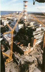 Havárie jaderné elektrárny v Černobylu Černobyl 26. duben 1986 únik radioaktivity 1-2.10 18 Bq ekvivalent 90 atom.