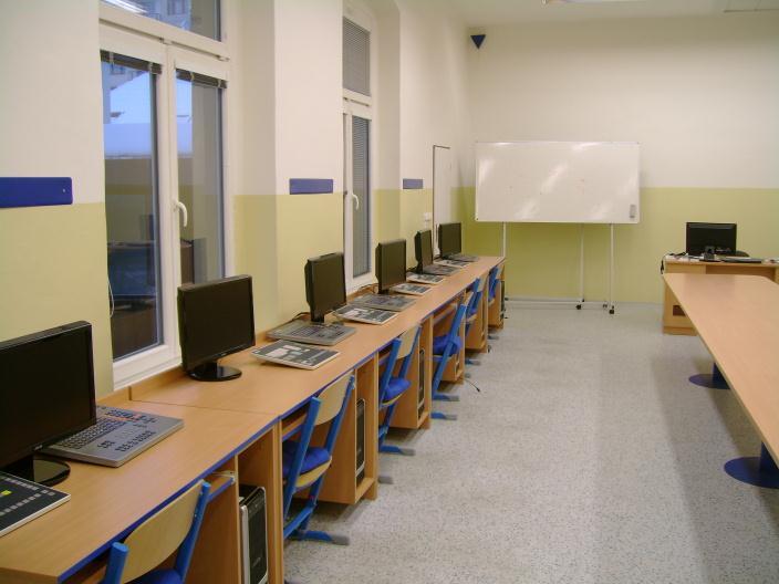 nová CNC učebna v objektu školy Lidická ulice Dále při rekonstrukci budovy školy na