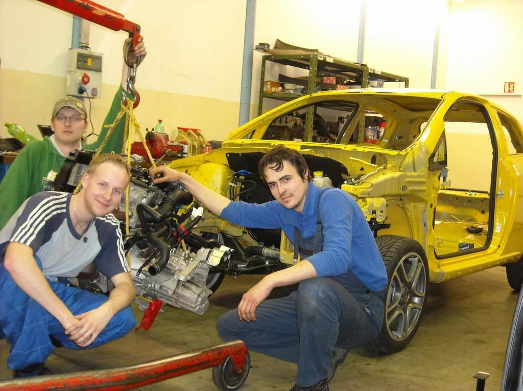 při zahájení přestavby a po jejím ukončení Dalším zájmovým kroužkem