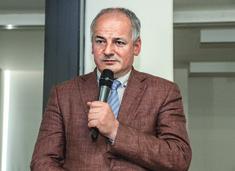 KONFERENCE ČLK Personální situace v resortu Ministerstva zdravotnictví a možnosti jejího řešení I když úroveň zdravotní péče v České republice je i přes nízké procento HDP (7,1 7,5 %) směrovaného do