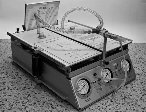 Obr. 2: Dual Adult TTL Model 5600i (Michigan Instruments, USA): celkový pohled.
