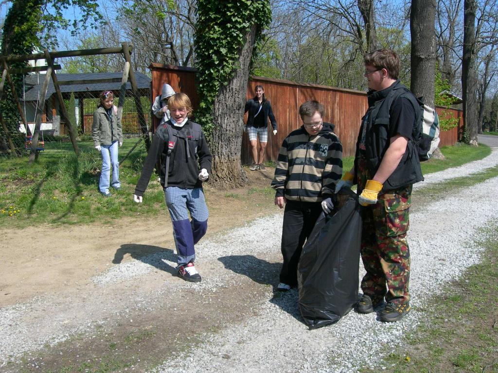 realizace kampaní (Den Země, Den rodin, Táta dneska frčí, Den bez úrazu, Den zdraví), podpora společenských a kulturních akcí (145.