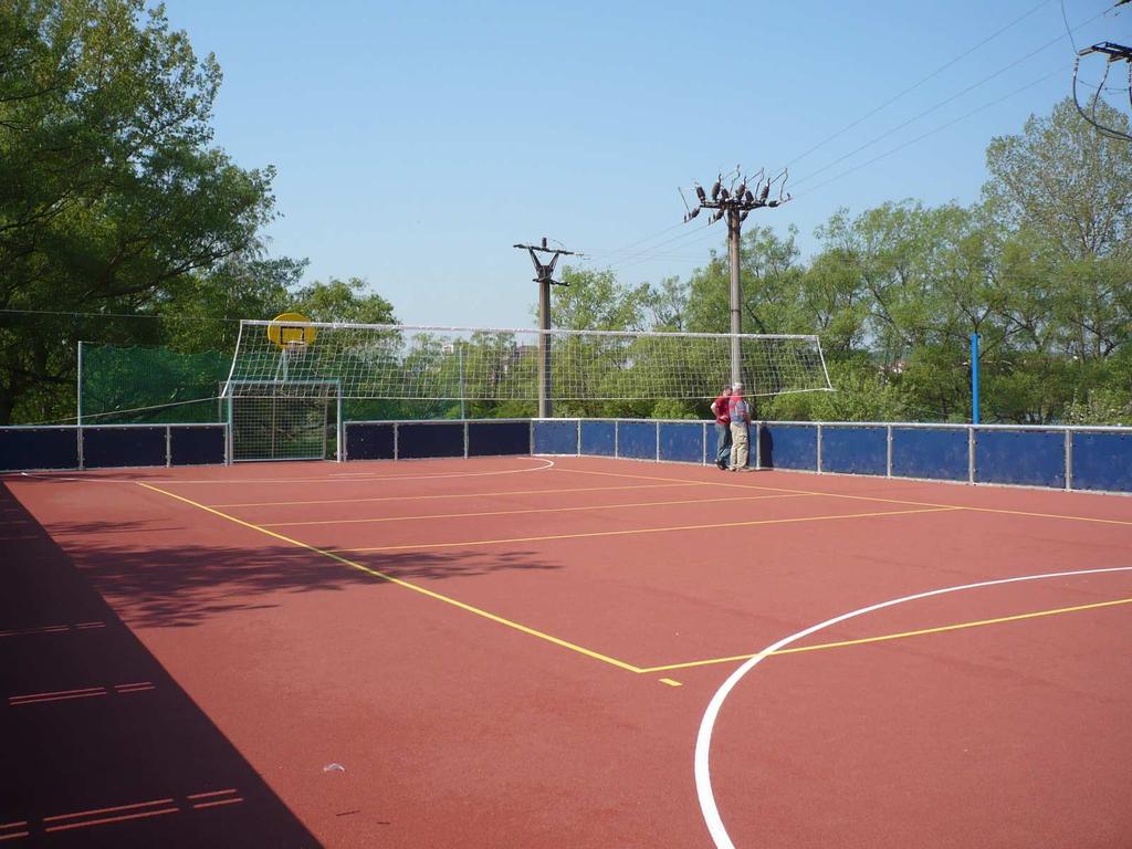Zdravých měst. Dětská hřiště a sportoviště V letech 2007-2009 bylo vybudováno několik nových hřišť, jiná byla zrekonstruována či doplněna moderním mobiliářem.