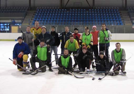 HOKEJOVÁ SEZÓNA 2011 Letos se stejně jako v minulých předjarních obdobích domluvila parta sportovních nadšenců z řad zaměstnanců ČKD Blansko Engineering, přizvala kolegy z ČKD Blansko a za podpory