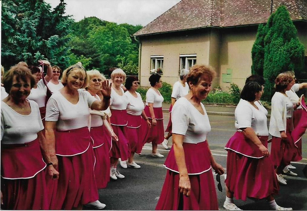 BULLETIN XV. Všesokolský slet v roce 2012 Celkem 11 cvičících žen. Kronika: Největším svátkem sokolů jsou Všesokolské slety. XV. Všesokolský slet v Praze se konal ve dnech 1. - 6. července 2012.