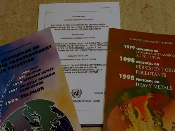 The Protocols in force Aarhus 1998/2003 Aarhus 1998/2003 Gothenburg 1999/2005 Heavy Metals Protocol POPs Protocol 36 Signatories, Gothenburg Protocol 33 ratifications Stabilize emissions of cadmium,
