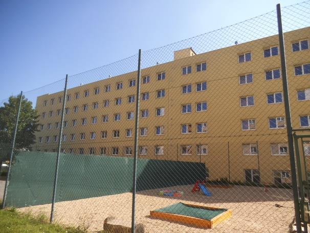 blok D; vpravo