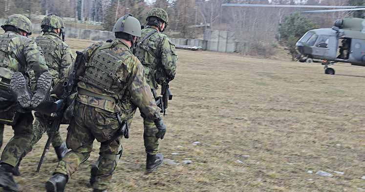 16 A report 4/2017 Certifikační cvičení na misi v Afghánistánu prověřilo schopnosti vojáků Shield Scénář s řadou incidentů a vypjatých chvil znamenal pro vojáky náročnou přípravu na skutečné situace,