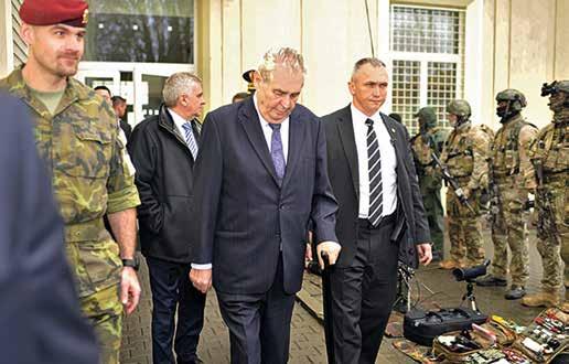 Prezident navštívil 601. skupinu speciálních sil Je tomu už téměř šestnáct let, co tehdejší předseda vlády Miloš Zeman zavítal ke speciálním silám do Prostějova (tehdy se jednalo o 6.