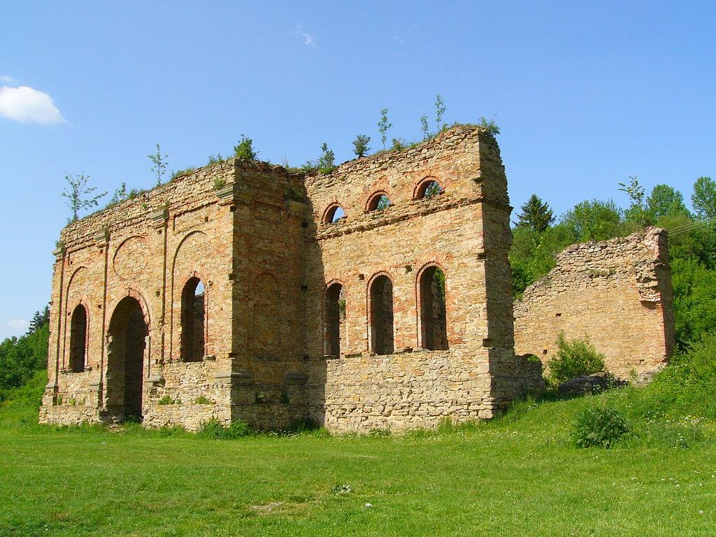 D. Františkova huta (lokálne len Hámor) je technická pamiatka, ruina továrenskej haly železiarne (železnej huty) z roku 1836.