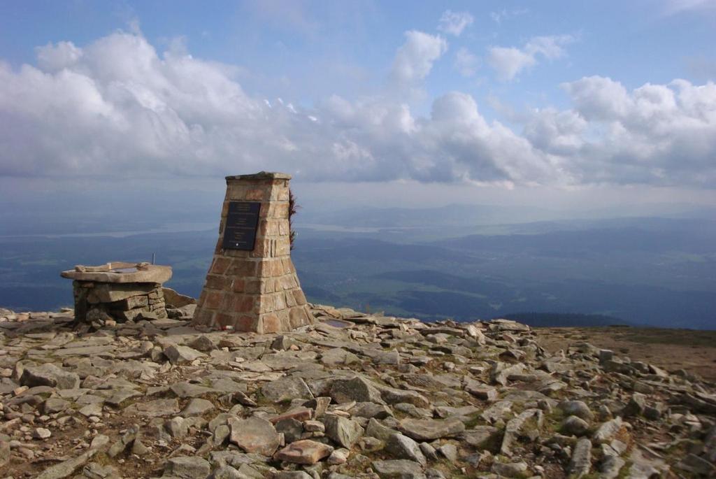 A. Babia hora (poľ. Babia Góra) je vrch na Orave na slovensko-poľských hraniciach dosahujúci výšku 1 725 m n. m. Nachádza sa v CHKO Horná Orava a v Babiogorskom Parku Narodowom na poľskej strane.