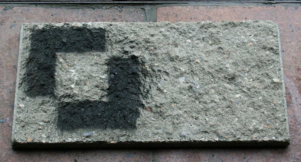 Poté bylo provedeno natření povrchu gelem, ten byl nechán 10minut působit a následně byl umyt horkou vodou a kartáčem.