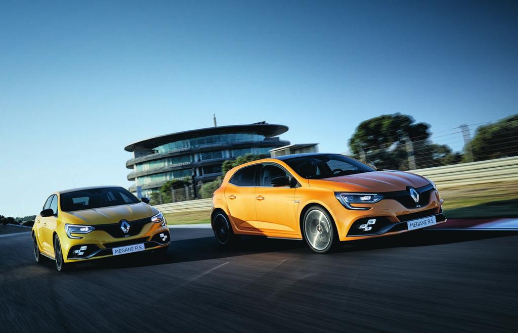 farbou značky Renault Sport na tričkách, polokošeliach alebo